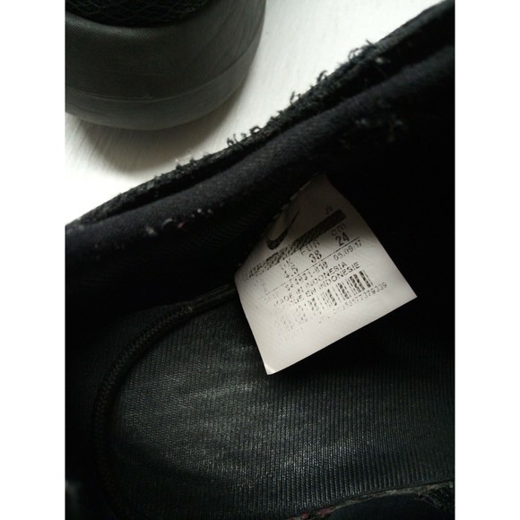 Nike Roshe Two Triple Black Women's Size US 7 Shoes ~ 844931-010 - Picture 4 of 5